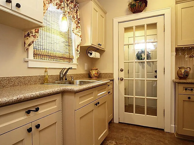 1915 Cleburne St #1 — Photo 5