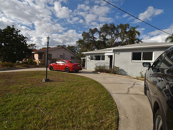 2nd image of 1107 W Woodlawn Ave