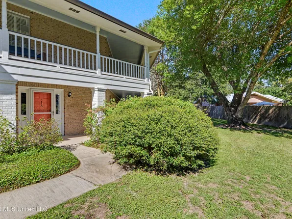 515 3rd St APT 5A, Bay Saint Louis, MS 39520