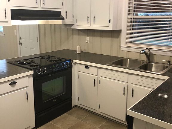 3rd image of 1 Davis Dr