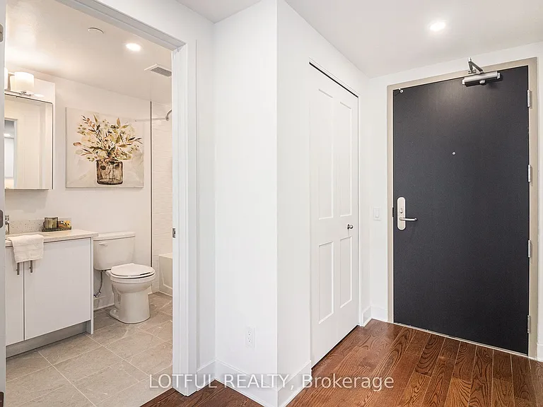 180 George St #2007 — Photo 3