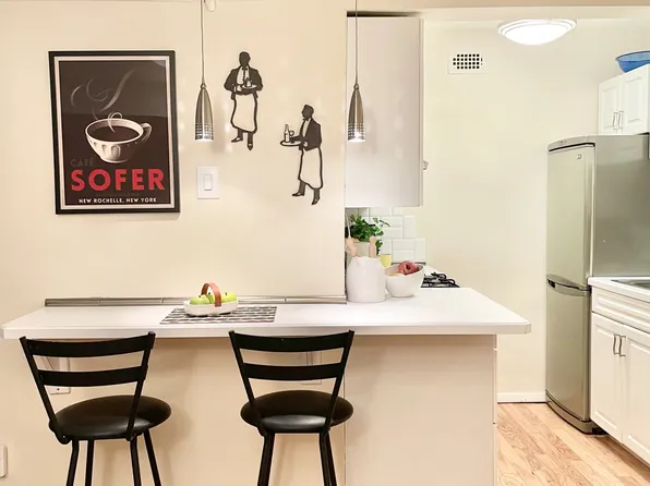 310 West 56th Street image 11 of 18