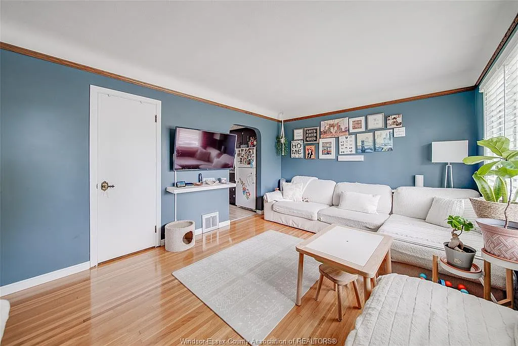 3 bed, $2,400 — Photo 4