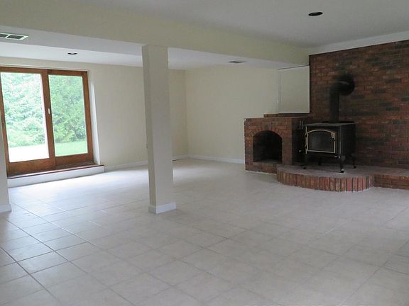 5th image of 2 Marjorie Dr