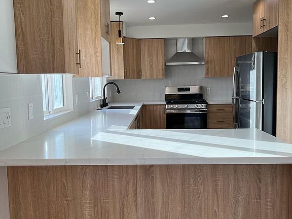 4th image of 2510 Cabrillo Ave #C