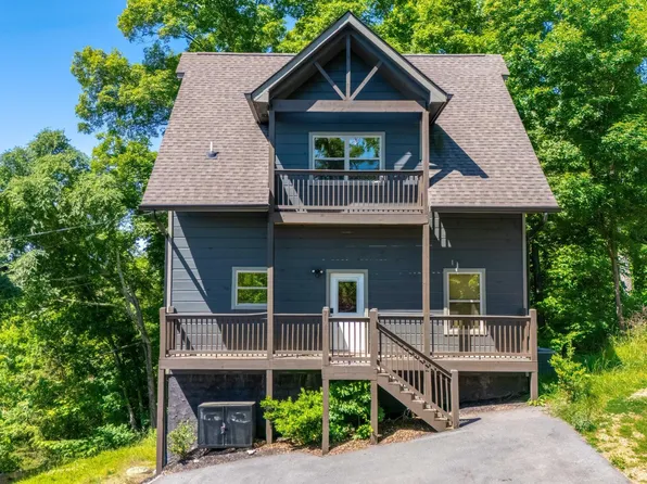 2127 Eagle Feather Dr, Sevierville, TN 37876