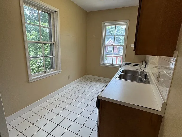 1415 Hampshire St — Photo 13