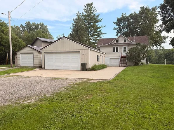 904 Cottage Row Rd, Cedar Falls, IA 50613