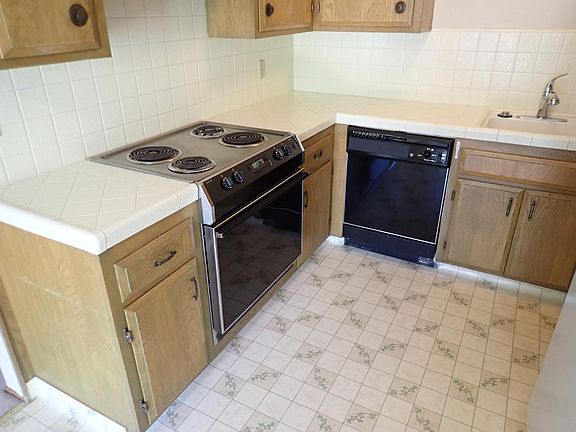 5th image of 583 E Fremont Ave