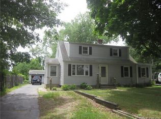 18 Roseleah Dr, Waterford, CT 06385