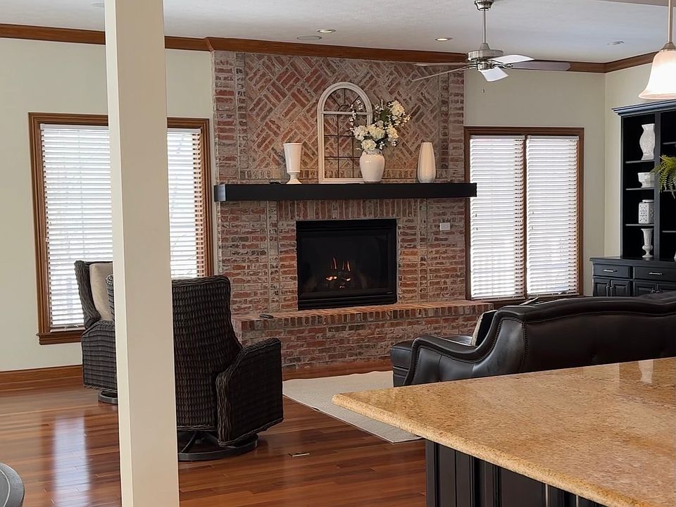 2nd image of 6816 Royal Oakland Way
