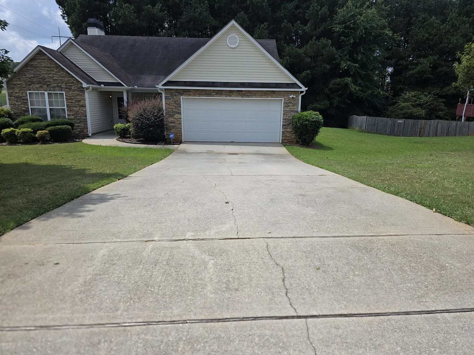 3 bed, 1875 sqft, $2,100 — Photo 1