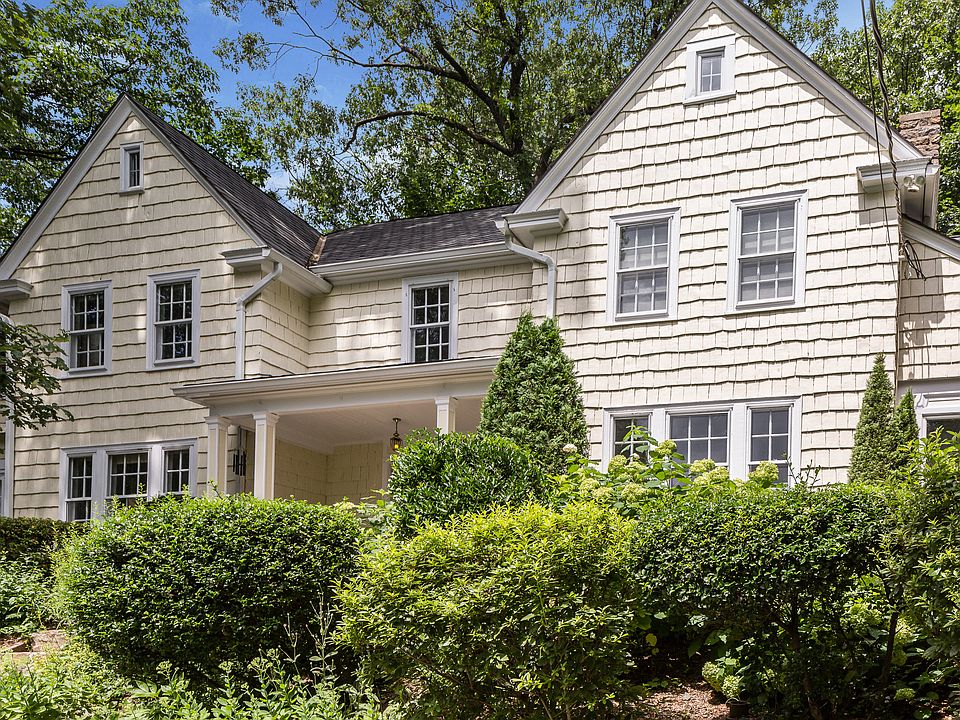 1st image of 15 Dellwood Cir