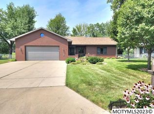 1750 Springview Dr, Mason City, IA 50401