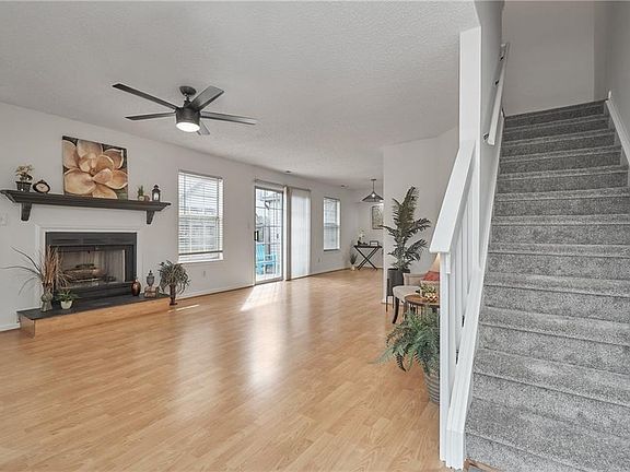 Beautiful newly carpeted stairs.