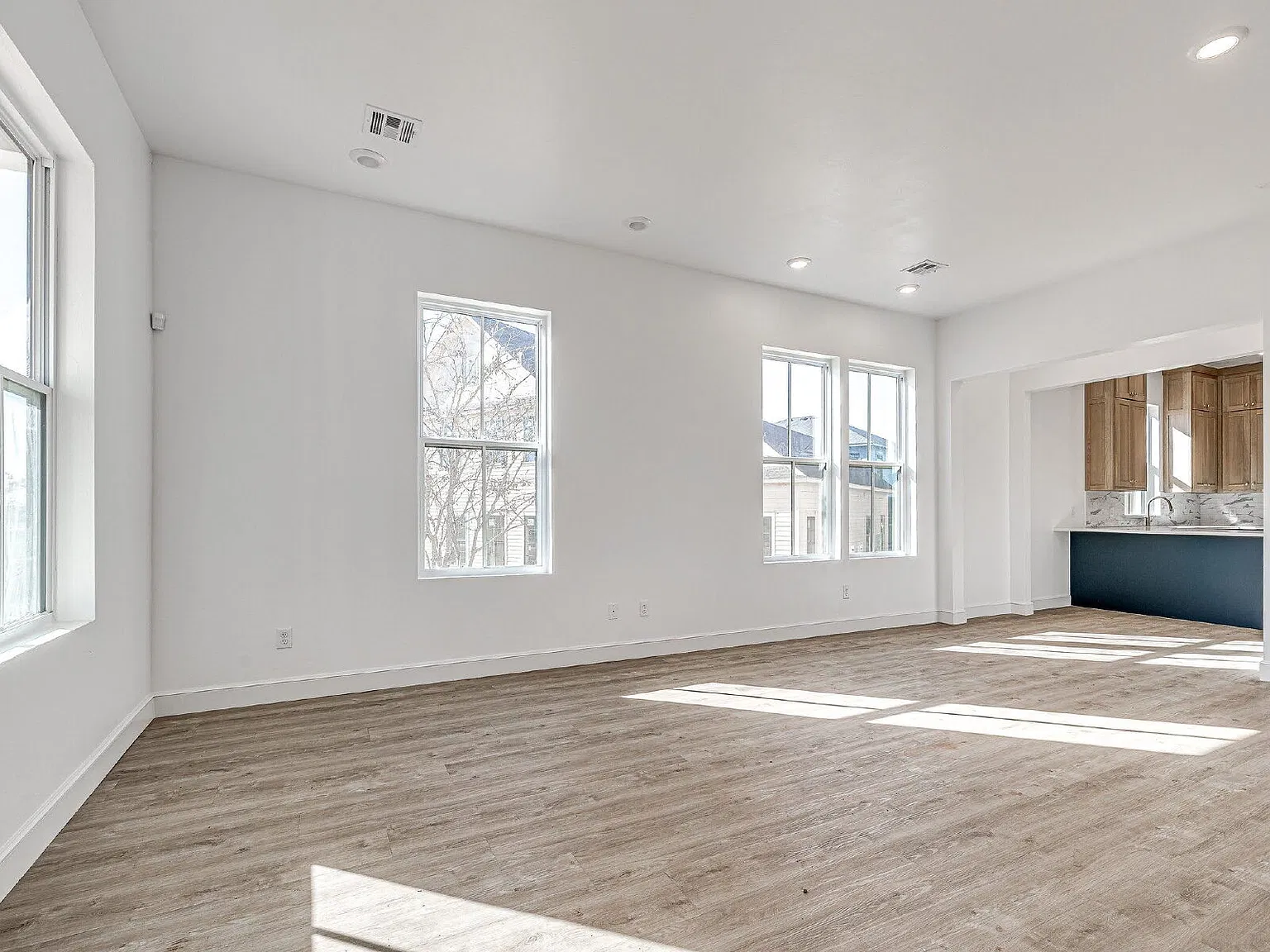 2 bed, 2.5 bath, 1293 sqft, $2,350 — Photo 3