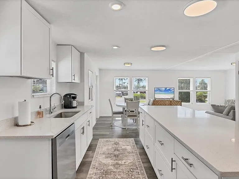 3280 Holly Ave — Photo 16