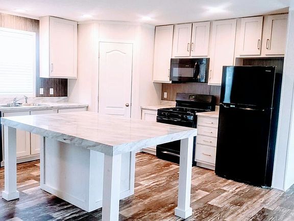 3rd image of 3900 Clark Ln #129