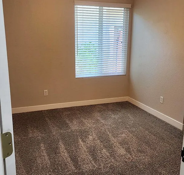 1382 E Butler Cir — Photo 19