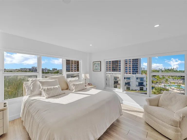 11111 Biscayne Blvd #5A — Photo 38