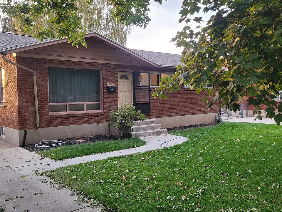 3325 Fowler Ave