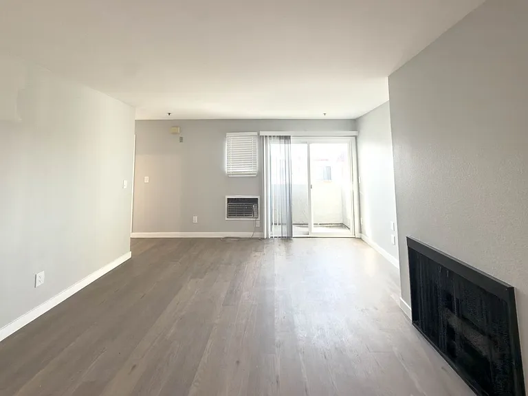 1400 Venice Blvd.- Modern Living in the Heart of Venice Renovated 2 Bedroom Units — Photo 5