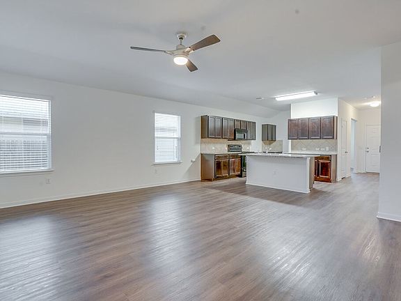 4th image of 403 Pentire Way