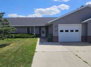 530 Golden Grove Dr #18, Evansville, WI 53536