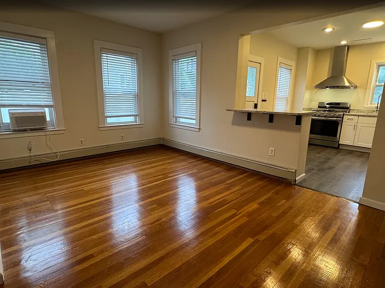 42 Hall Pl — Photo 6