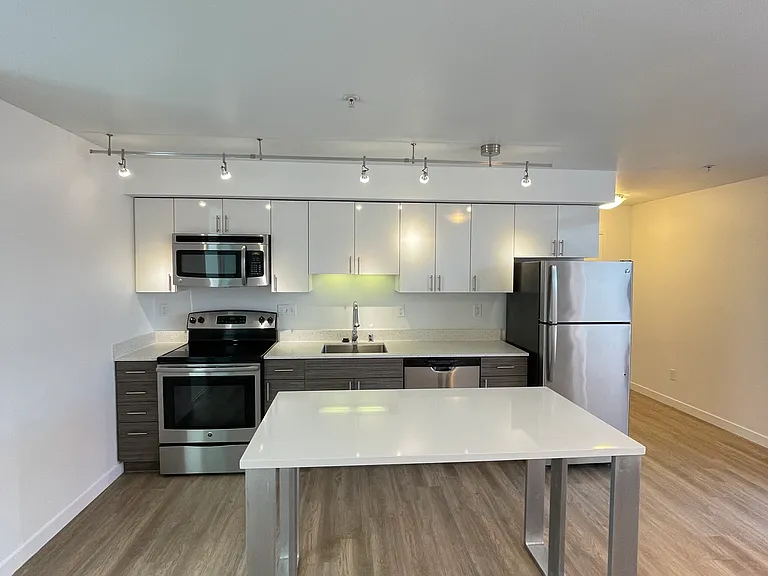Queen Anne Flats — Photo 34