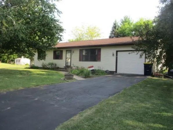 109 Pleasant St, North Freedom, WI 53951