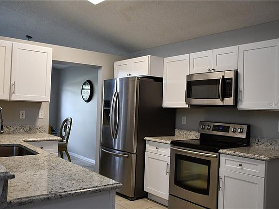 5th image of 334 Pine Lake View Dr
