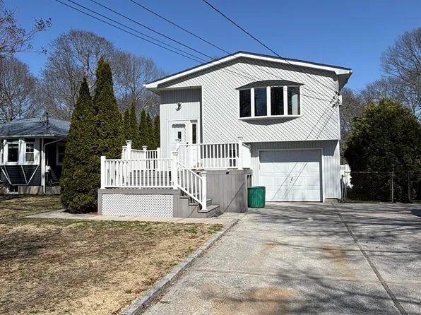 124 Auborn Ave, Shirley, NY 11967