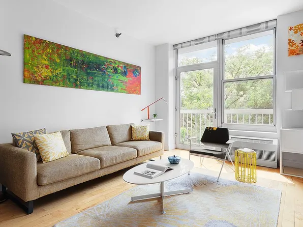 249 E 118th St APT 3B, New York, NY 10035