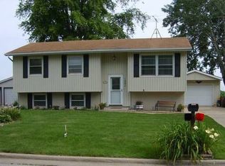 1207 Larkfield Ct, Marshalltown, IA 50158