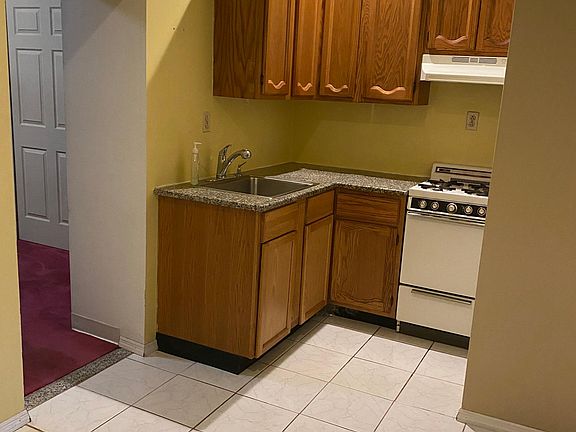 3rd image of 80 Wright Ave Floor 1