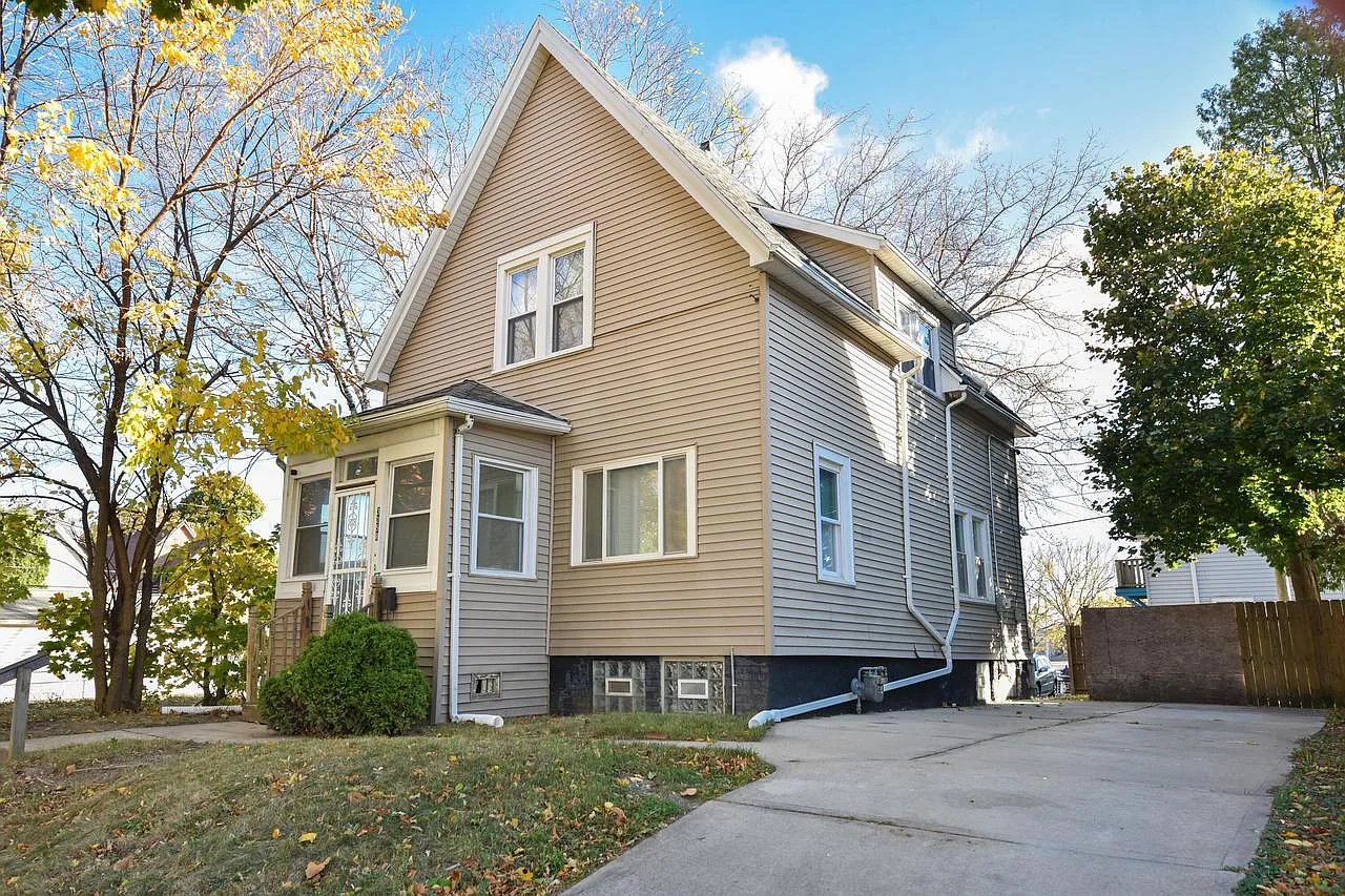 3258 North 1st STREET photo 1