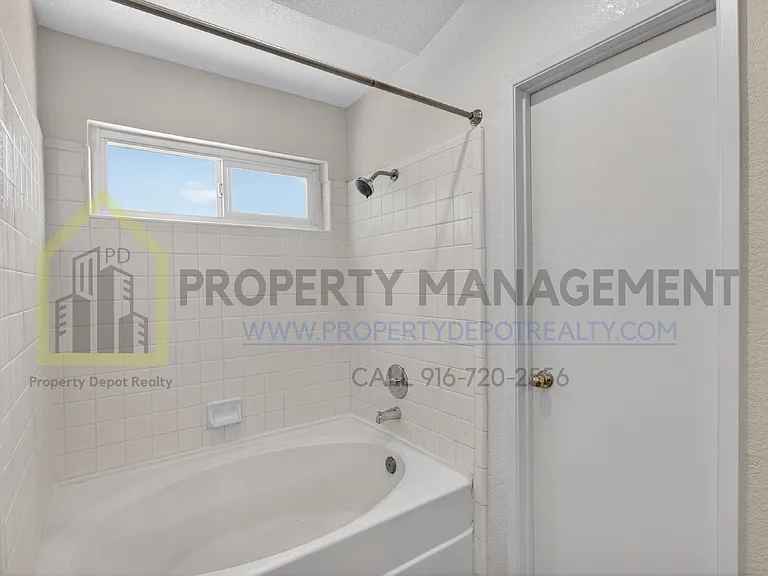 9013 Figtree Ct — Photo 37