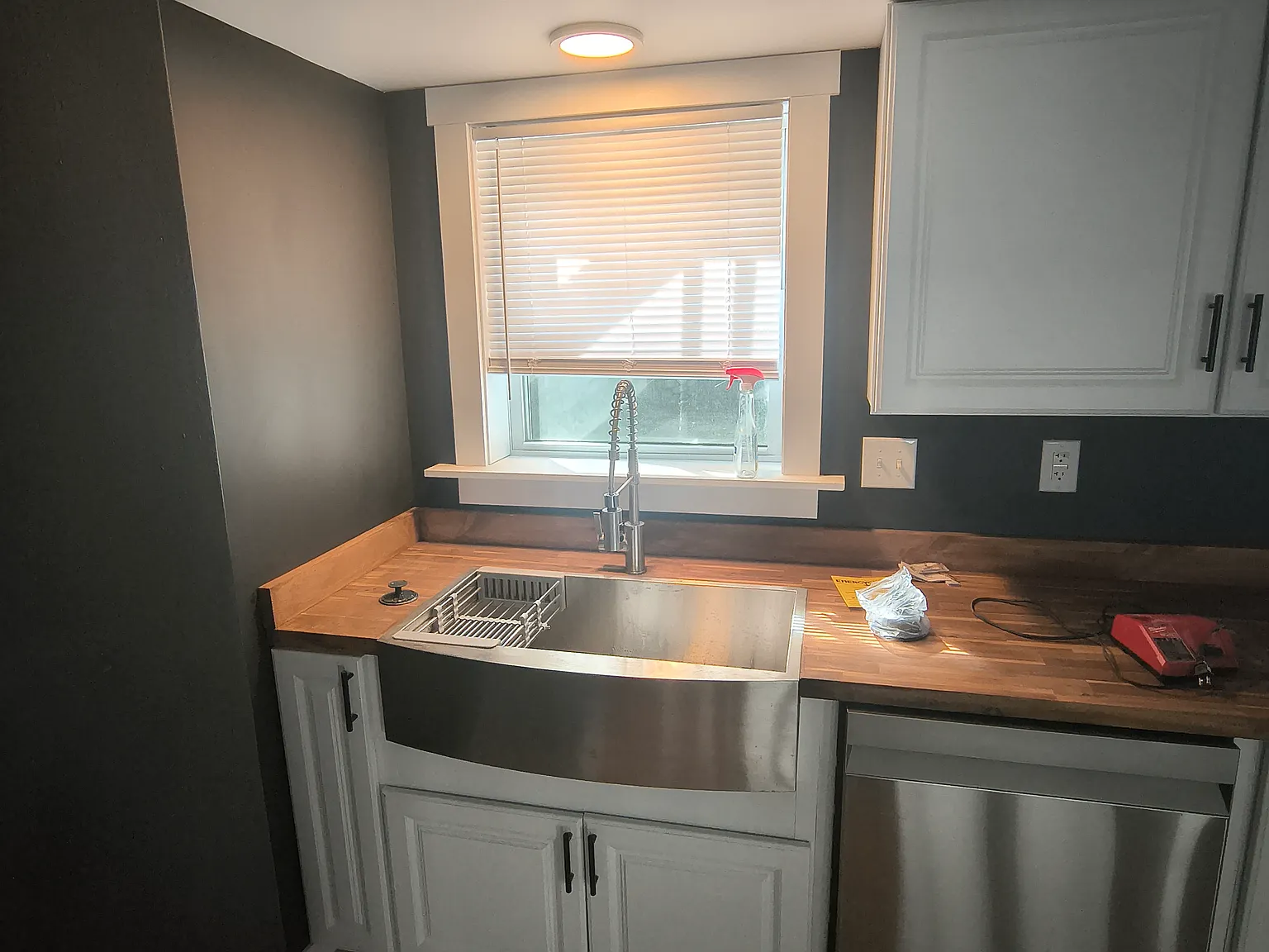 3 bed, 1.5 bath, 1100 sqft, $2,300 — Photo 2