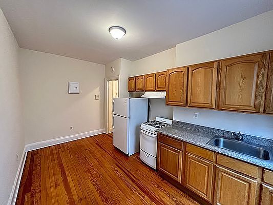 4th image of 31-37 34th St #2B