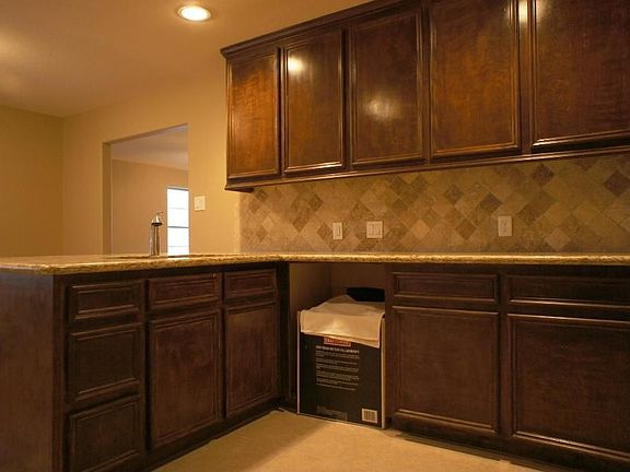 Newly Updated Kitchen w/Granite Countertops