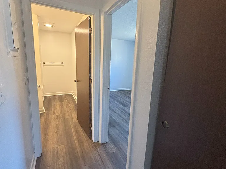 Governor Weare Apartments — Photo 14