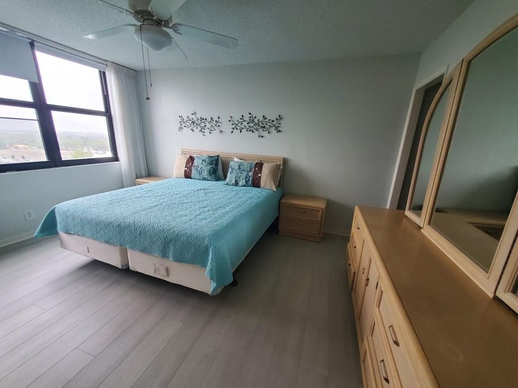 1401 N Riverside Drive #1206, photo 7