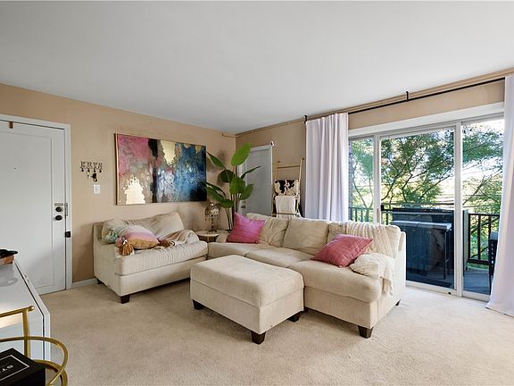 5th image of 110 Jamestown Dr APT D