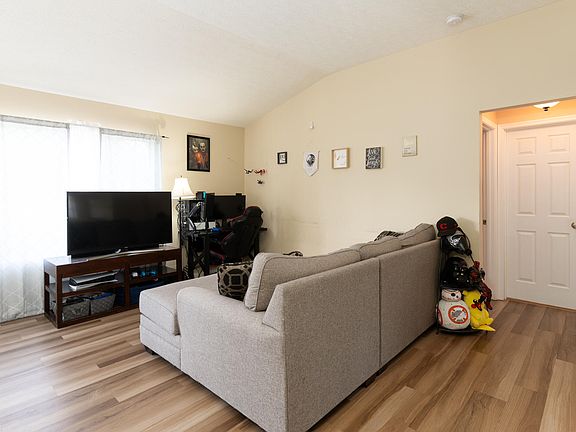 4th image of 668 Berlander Dr