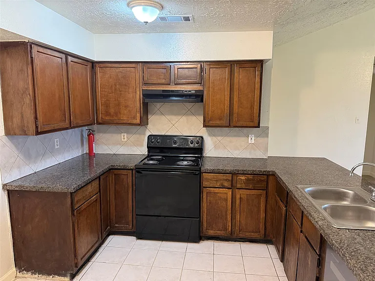 8307 Bird Meadow Ln — Photo 7