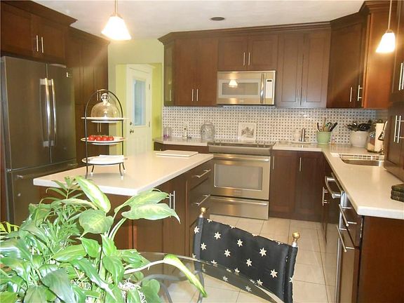 4th image of 38 Woodland Cir