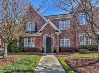 2722 Phillips Gate Dr, Charlotte, NC 28210