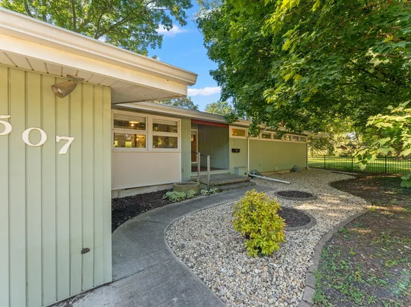 507 E Sunnycrest Ct, Urbana, IL 61801