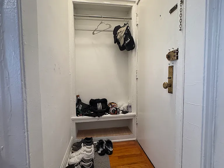 3812 N Pine Grove Ave — Photo 13